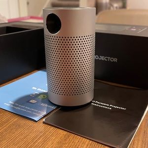 BYINTEK P7 Pocket Portable Projector 1gb/16gb